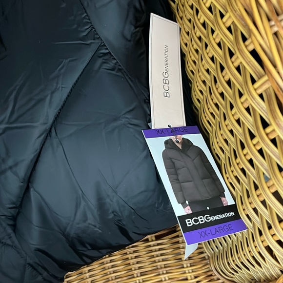 BCBG Nylon Short Quilted Puffer Jacket w Detachable Hood Windproof Water Resist - Picture 10 of 13